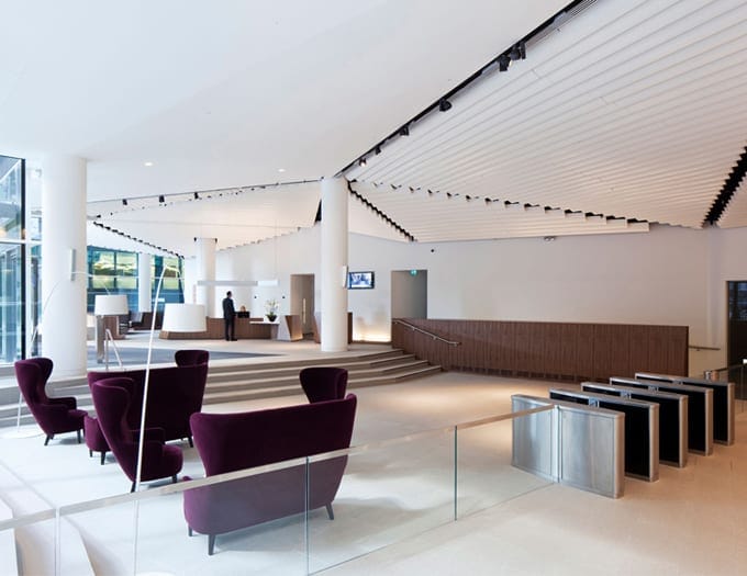 cool-office-design-london-maquairie-bank-ropemaker-place-reception