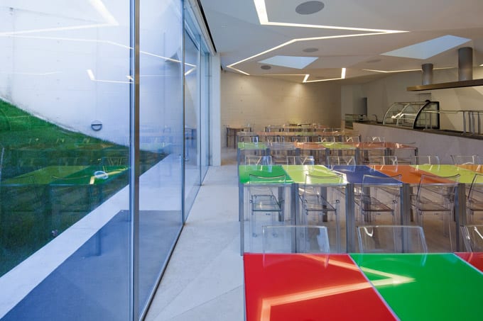 modern-office-design-building-contemporary-breakout-canteen-vodafone-portugal