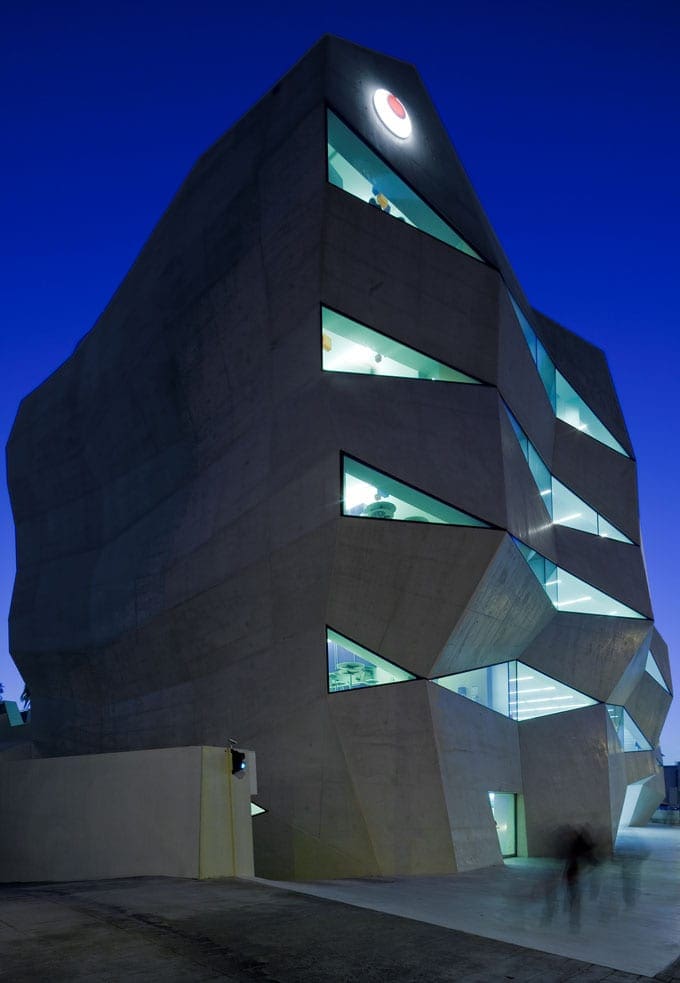 modern-office-design-building-contemporary-crazy-cool-vodafone-portugal