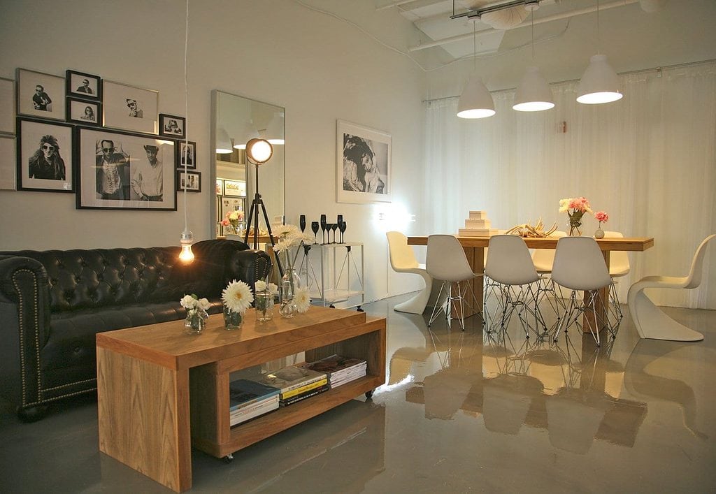 airbnb-cool-office-design-cool-offcie-interiors-meeting-room-internal