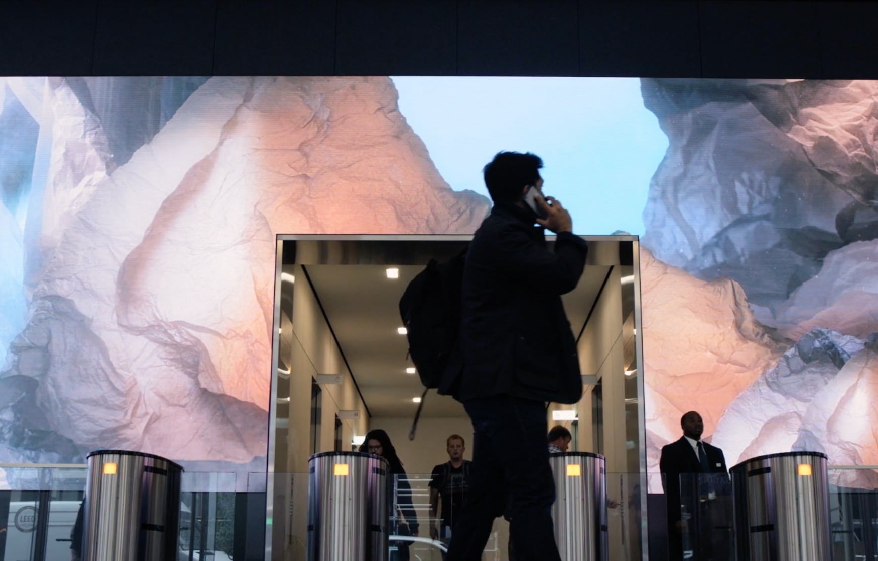 video-wall-office-design-graphic-design-led-salesforce-reception-lobby